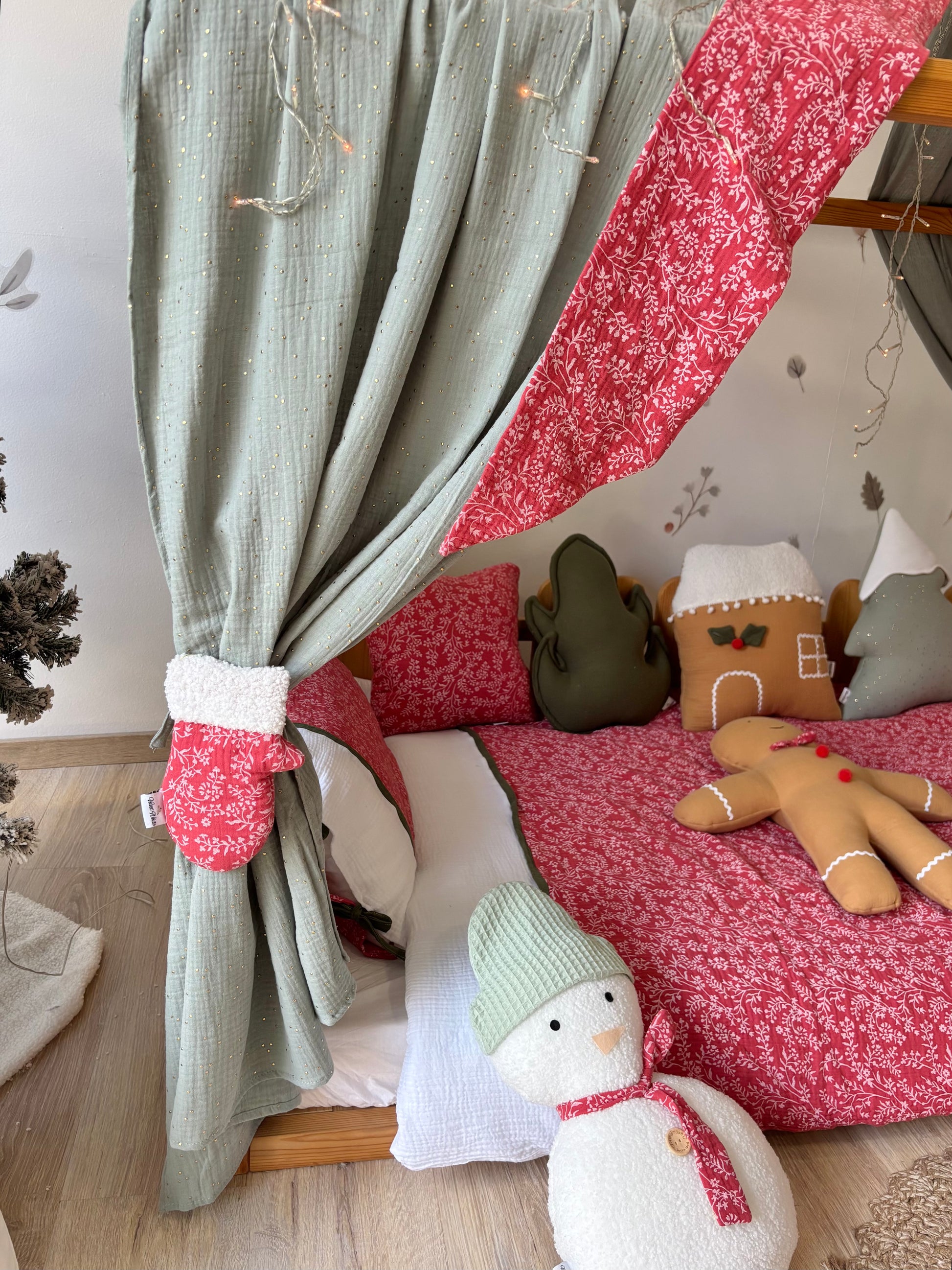 Handmade Christmas Canopy Bed for Kids – Mint Curtains, Red Bow & Cozy Holiday Bedding Set
